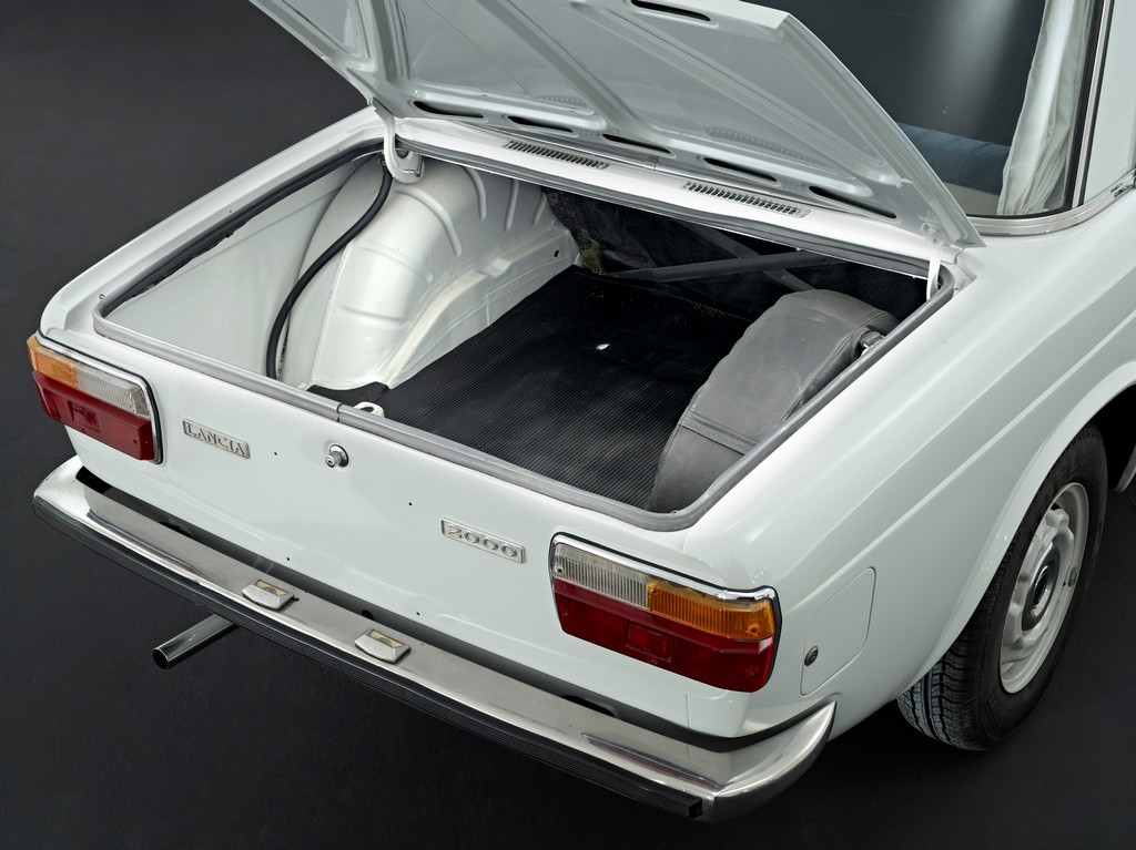 Lancia 2000